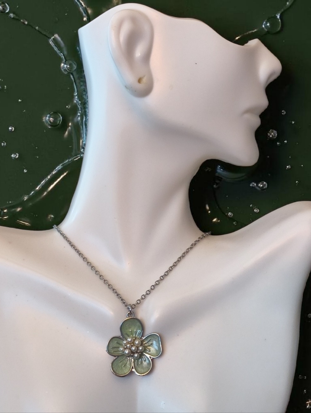 Green Flower Pendant Necklace